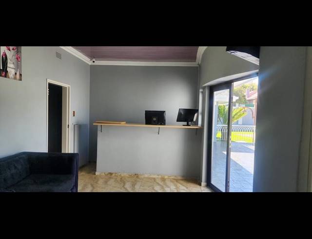 6 BEDROOM HOUSE FOR SALE IN LINMEYER